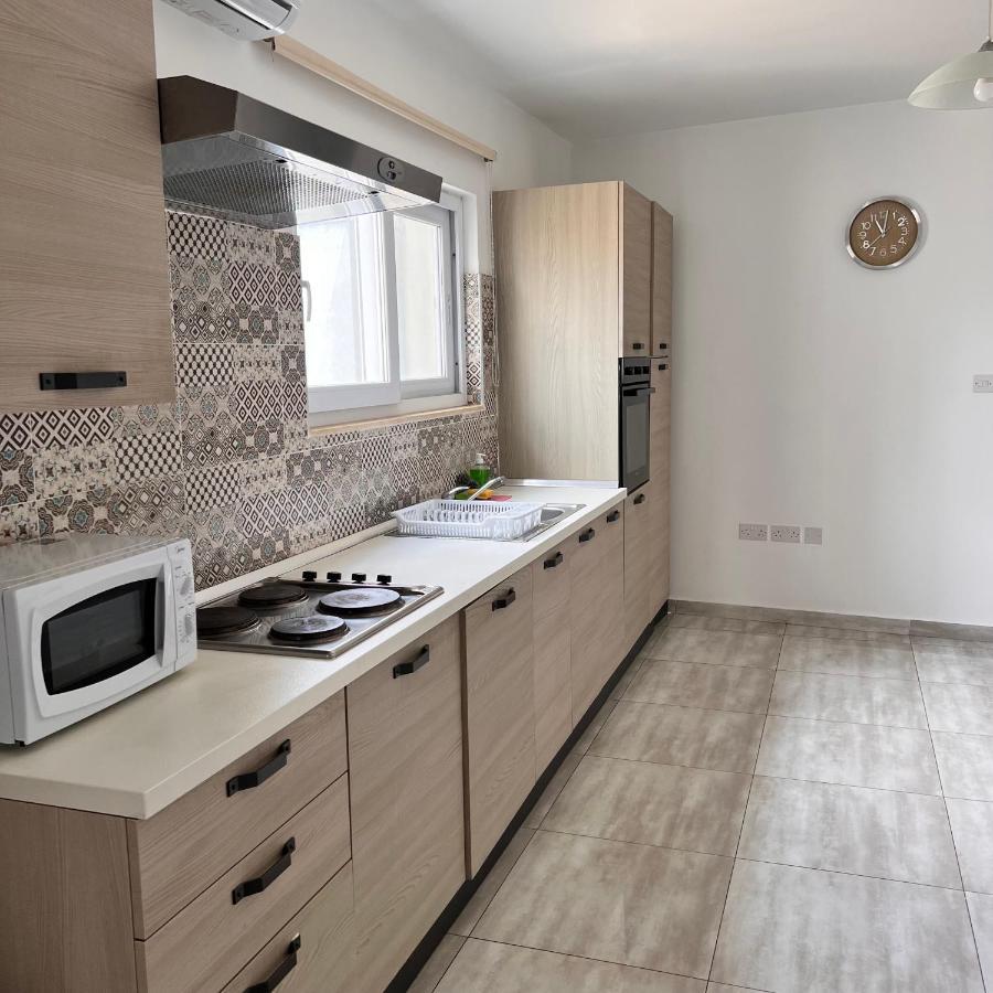 F3 Room 3, Private Room Two Single Beds Shared Bathroom Msida Bagian luar foto